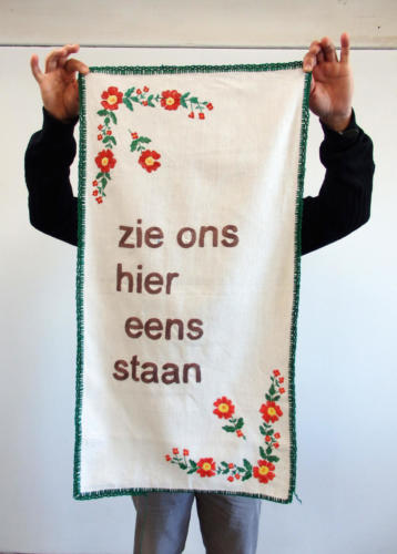 zie ons hier eens staan
